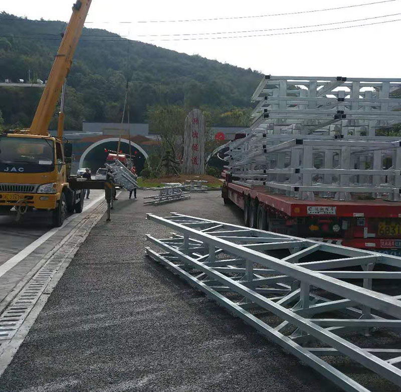 无预应力活动护栏安装现场