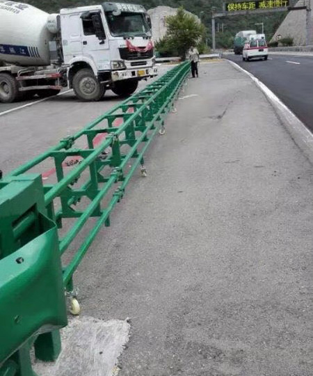 预应力活动护栏