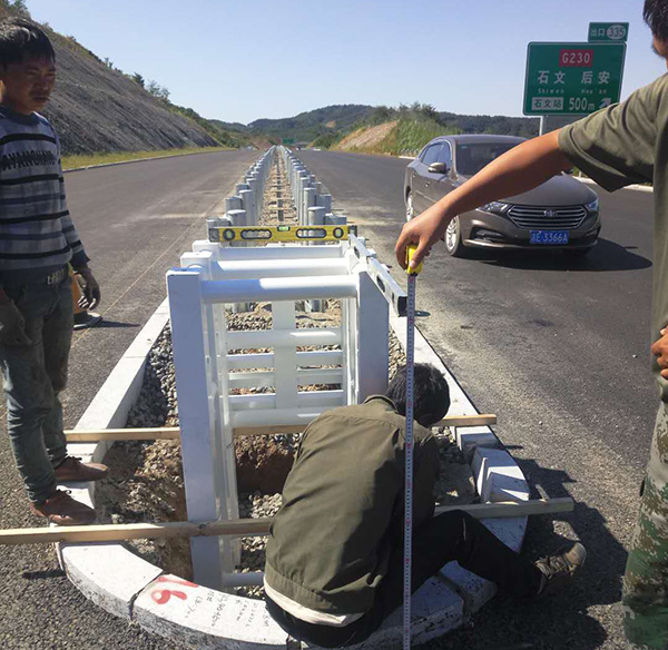 预应力活动护栏