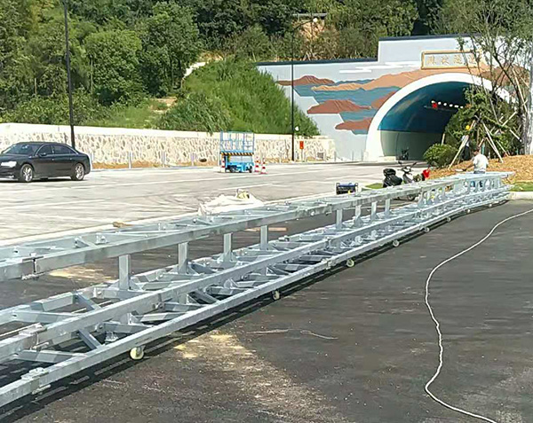 无预应力活动护栏