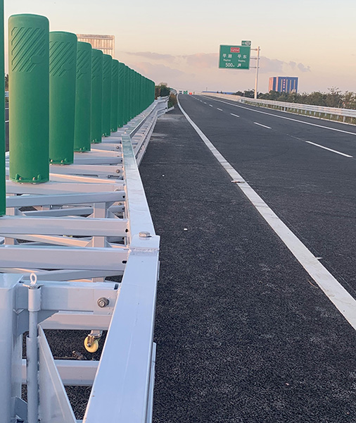 无预应力活动护栏