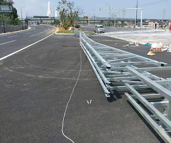 无预应力活动护栏