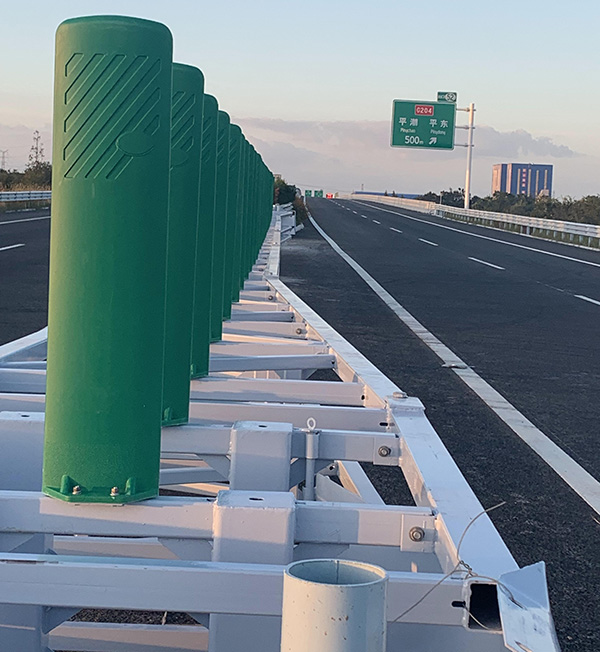 无预应力活动护栏